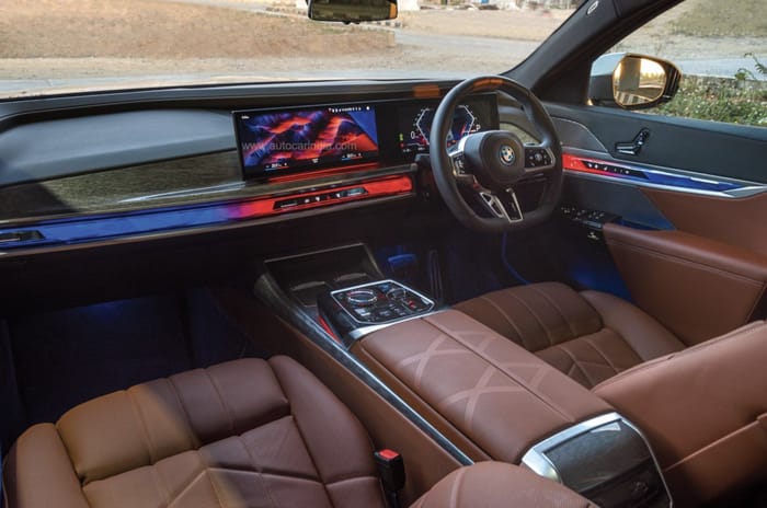 BMW i7 vs Mercedes Benz EQS: Electric Extravagance 